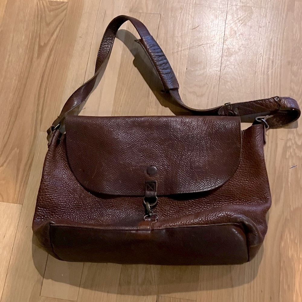 TODAY ONLY SALE!! Large Unisex Vintage Brown Leather Travel/Messenger Bag